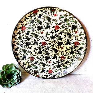 Vintage round tray,  Japanese paper mache plate. flower pattern