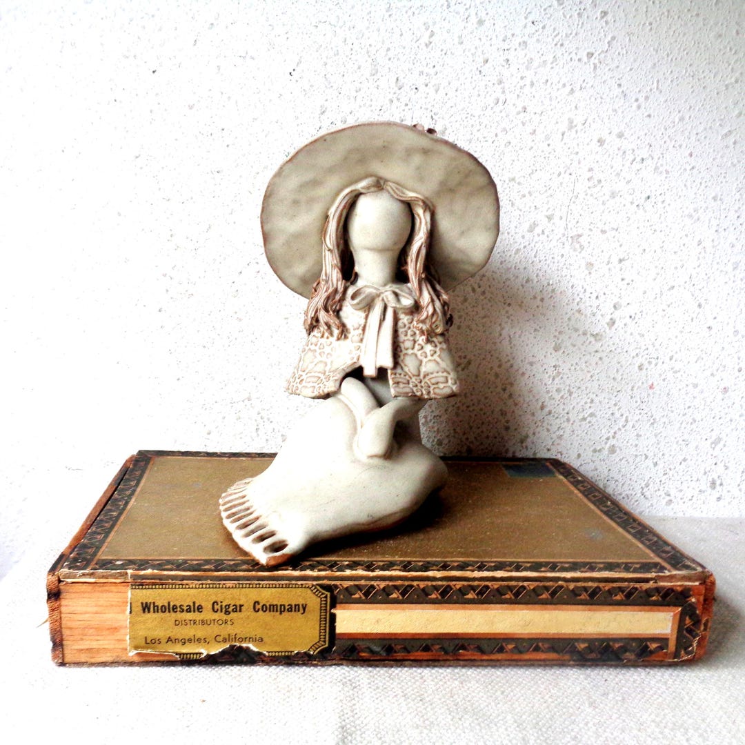 Vintage Faceless Lady Sculpture, Sitting Girl, Ceramic Figurine, Big ...