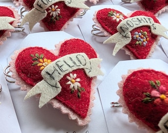 Tattoo Herz und Banner Stoff Valentine Brosche mit Hand beschriftet und florale Stickerei.