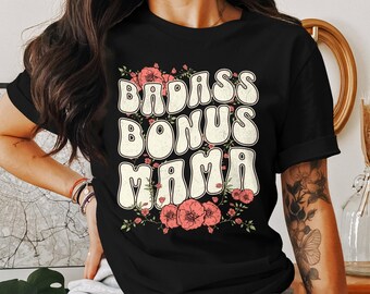 Badass Bonus Mama T-Shirt, Muttertagsgeschenk, Stiefmutter Wertschätzung, niedliches Blumenmuster, Retro Grafik T-Shirt, einzigartiges Geschenk für Bonus Mama
