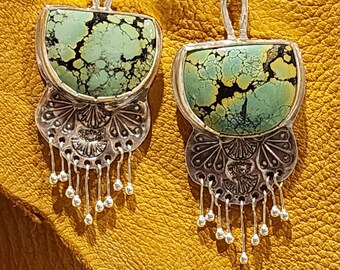 Pendientes Media Luna Turquesa con diseño estampado y colgantes de bolas plateadas