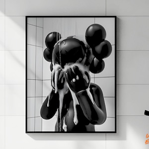 Kaws in Shower Hypbeast Poster - Arte stampabile per la decorazione della parete della doccia, decorazione della parete del bagno, graffiti Kaws Wall Art, solo download digitale