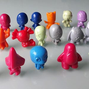 Lot 17 Gogos Crazy Bones Urban Toys