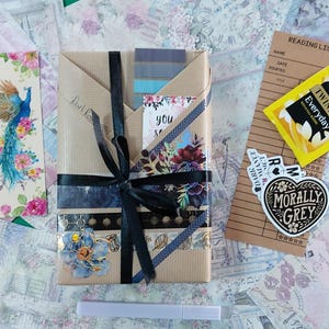 Blind Date With a Book – Mystery Wrapped Book Gift | Surprise Genre Book | Book Lover Gift | Unique Reading Experience | Bestseller Pick