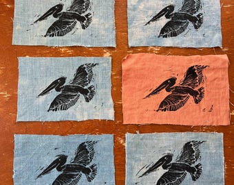 Handgedruckter Pelikan-Vogel-Block-Druck, handgefärbter Indigo-Punk-Leinenaufnäher