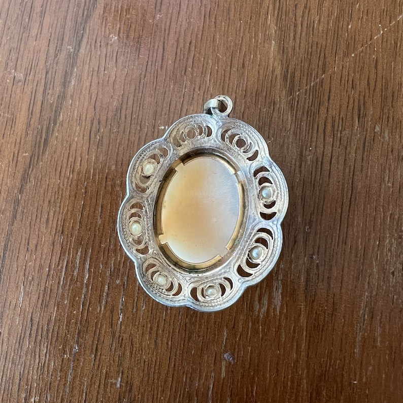 Colgante de camafeo vintage con perlas imagen 2