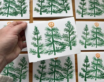 Handgedruckte Block gedruckt Winter Pine Evergreen Peace Tree Karte, innen leer