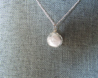 Collier boule de verre sélénite