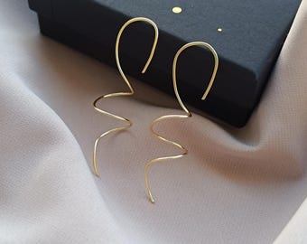 Minimalist Spiral Gold Wire Earrings Hypoallergenic Lightweight Reversible Long Earrings for Women 6.5cm