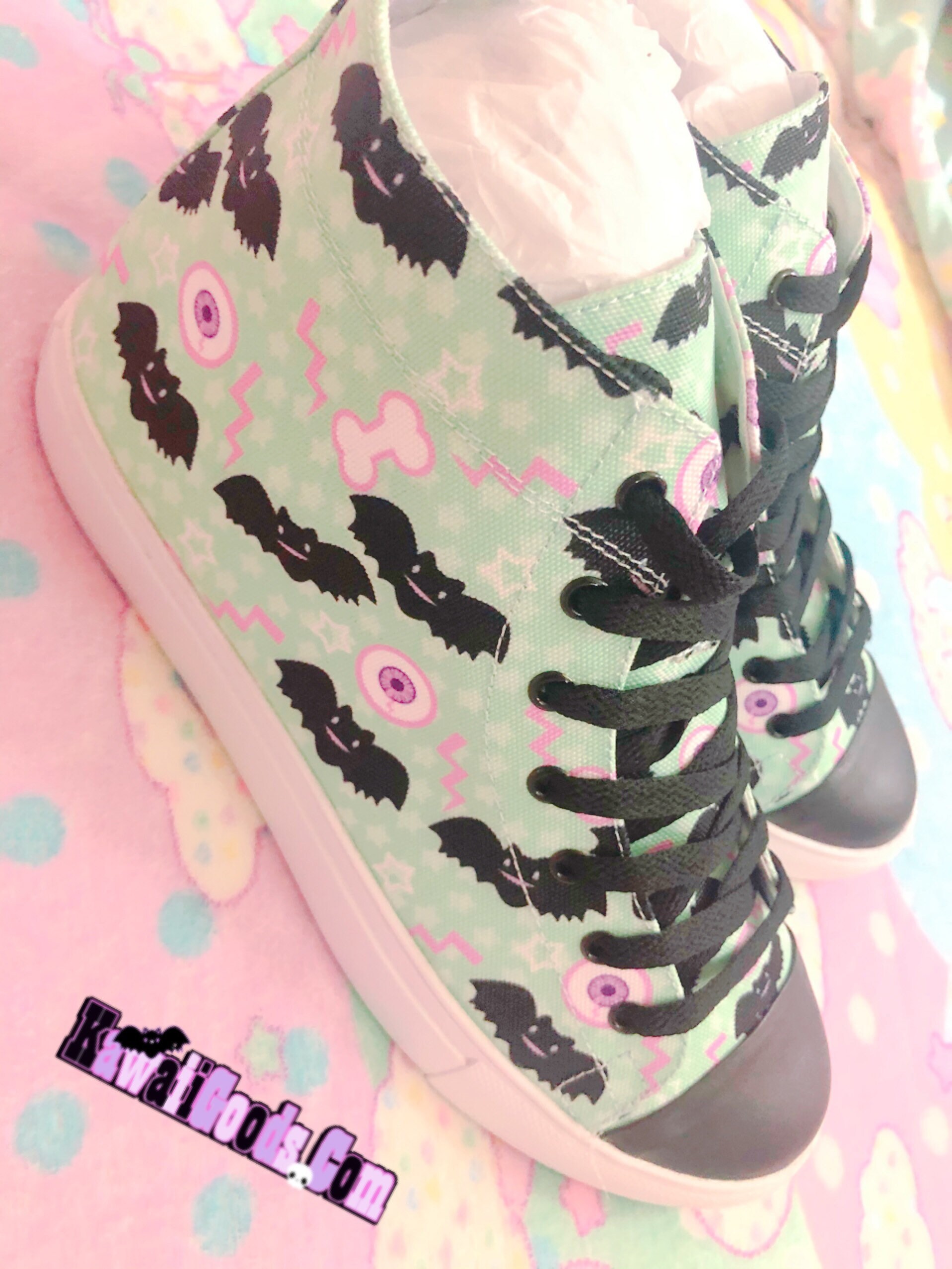 Pastel top goth converse