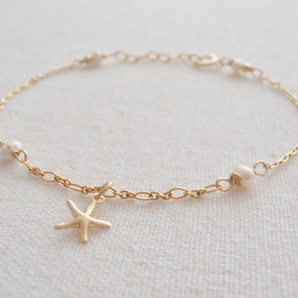 14k Gold Filled anklet for active women. Tiny starfish charm. Freshwater pearl. Delicate and cute anklet. Wedding anklet. Bridesmaid gift.
