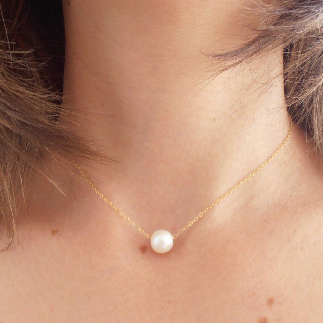Dainty Pearl Choker