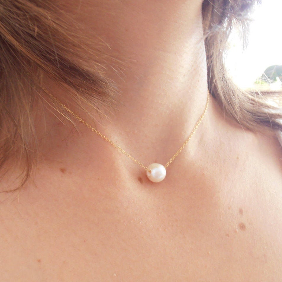 Dainty Pearl Choker