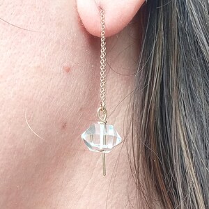 Aretes de diamantes Herkimer. Chapados en oro de 14 k. Piedra natal de abril.