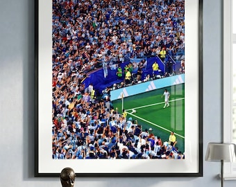 Póster con la icónica imagen de Messi en la esquina del estadio de fútbol de Argentina (Artículo físico)