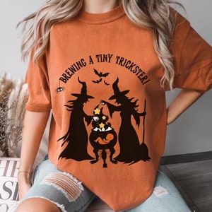 Witches Brewing Baby Comfort Colors Halloween Koszulka ciążowa, Koszulka ciążowa na Halloween, Kostium ciążowy na Halloween, Prezent dla wiedźmy i strasznej mamy