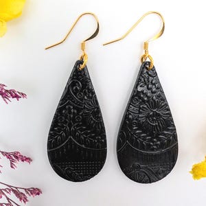Black Gothic Teardrop Earrings | Polymer Clay Jewellery | Botanical Embossed Earrings | Dark Aesthetic | Gold Plated Hooks