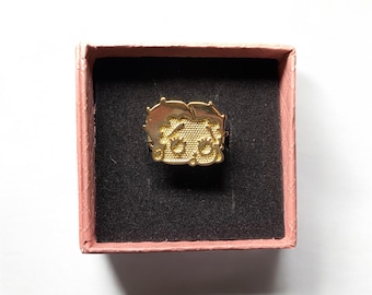 Anillo Betty Boop Rollie de acero inoxidable chapado en oro de 14 quilates personalizado