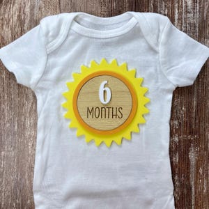Marcadores de hitos personalizados con forma de sol para bebés: discos con temática solar para fotografía de recién nacidos, decoración de guarderías, baby showers y regalos.