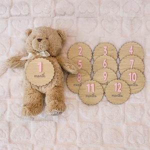 Baby Milestone Markers: Scalloped Photo Props