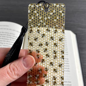 Bee Bookmark with Honeycomb Pattern | Cute Gift for Book Lovers & Beekeepers | Bee Lover Reading Accessory