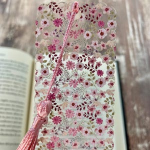 Pink Floral Bookmark: Clear with Pink Tassel & Scalloped Edges