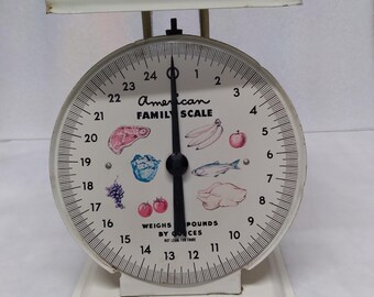 Vintage American Family Kitchen Scale — 25 lb White Metal Scale with Fruit Graphics — Farmhouse MCM Decor
