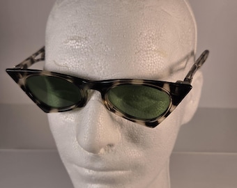 Vintage Cat Eye Sunglasses - Tortoiseshell Pattern Acetate - Made in USA 1950s