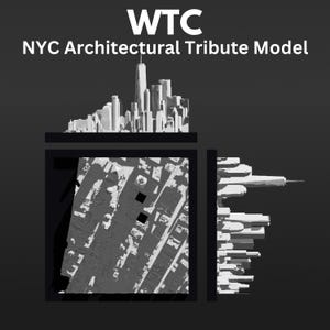 Könnte beinhalten: Ein graustufenarchitektonisches Modell der Skyline von New York City, mit dem Text "WTC NYC Architectural Tribute Model" oben. Das Modell ist in drei Abschnitte unterteilt, die verschiedene Perspektiven der Stadt zeigen.