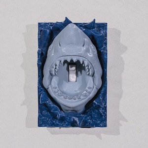 Cache interrupteur imprimé requin en 3D : déco océan pour salle de jeux