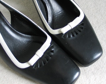 1990s Vintage Italian Black & White Sling Back Square Toe Shoes with Bows 7B VFG