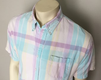 1980s vintage Pastel Preppy Cotton Summer Plaid Shirt par Arrow XL