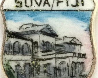 Fiji Islands - Vintage Enamel Souvenir Travel Shield Bracelet Crest Charm - Silver Plated