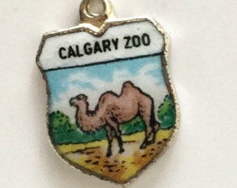 Camel Vintage Silver Enamel Calgary Zoo Canada Charm Souvenir Travel Shield Bracelet Crest Charm - Silver Plated