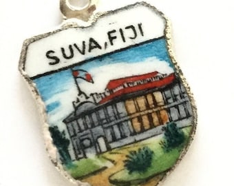 Fiji Islands - Suva - Vintage Enamel Souvenir Travel Shield Bracelet Crest Charm - Silver Plated
