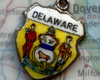 USA - Delaware - State Seal - Vintage Enamel Souvenir Travel Shield Bracelet Charm - Silver