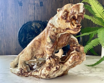 翡翠の虎の像、宝石の動物、彫刻された石の動物の置物、虎の像