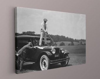 Lienzo con fotografía de golf vintage, regalo de golfista y decoración de pared con palos, de pie sobre un coche clásico, jugando al golf en blanco y negro, deportes de la década de 1920.
