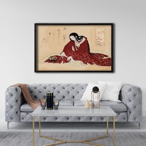 Puede incluir: Una ilustraci&oacute;n digital de una mujer con un kimono rojo sentada en una alfombra estampada. Ella sostiene un pincel y un taz&oacute;n peque&ntilde;o. El fondo es de color beige claro con caligraf&iacute;a japonesa.