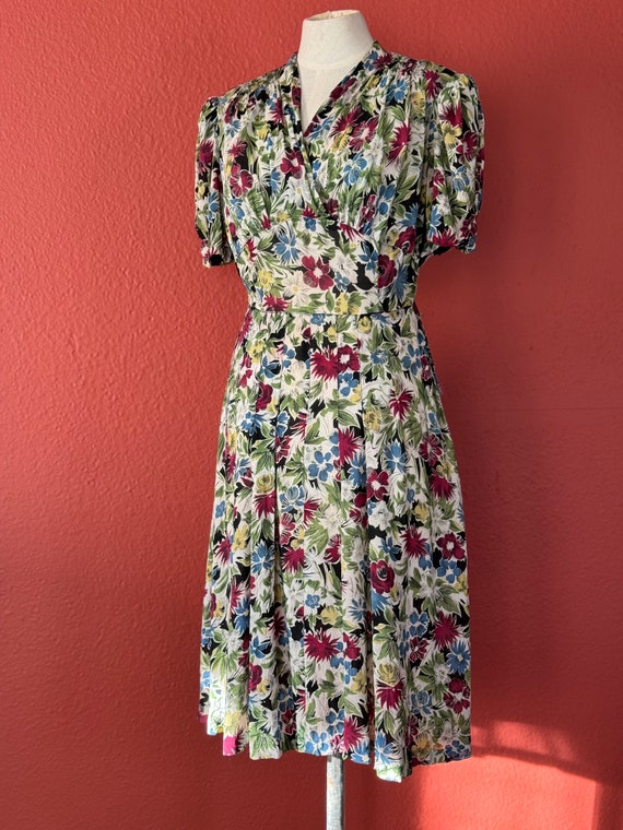 Vintage 1940’s Semi-Sheer Floral Rayon Day Dress … - image 10