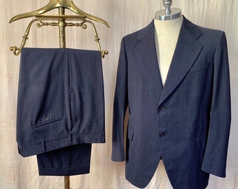 40’s Capp’s Clothing Navy Wool Herringbone Single Breasted 2 piece Suit 44S / Vintage 1940’s Suit