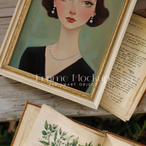 DIN A Nahaufnahme Rahmen Mockup, Gold Vintage Botanischer Stil Photoshop Mockup für Art Display, Elegant Flat Lay Retro Rahmen Mockup für Poster