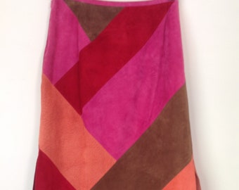 S.A.L.E &lt;—PATCHWORK SUEDE SKIRT Below-Knee, Genuine Leather, L.A.Designer William B, Size 2, Warm Tones, Red, Burgundy, Pink, Living Coral