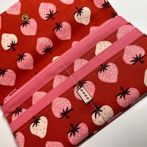 Strawberry wallet. Women's wallet. Card wallets for women. Zipper wallet. Fabric wallet. Vegan wallet. 画像 4