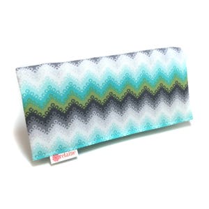 Cartera de mujer. Carteras de tarjetas para mujeres. La cartera más grande del mundo. Cartera de encaje puntiagudo de tela gris, verde y aqua Tula Rosa.
