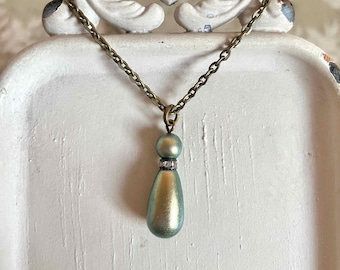 Ivy III - green pearl necklace - made with Swarovski - pearl teardrop necklace- iridescent green