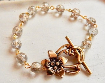 Vintage bead bracelet - flower bracelet - glass beads - flower toggle