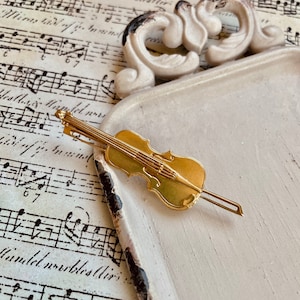 Melody II vintage brass violin pin - violin brooch - violin charm - music teacher - music lover
