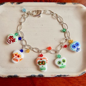 Sugar skull charm bracelet - lamp work beads - halloween bracelet - day of the dead