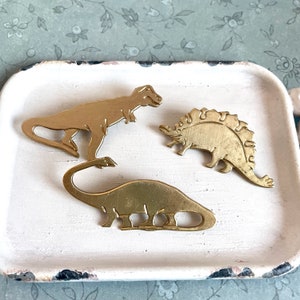 Vintage mässingsnålar i dinosauriestil - brontosaurusnål - stegosaurusnål - T-Rex